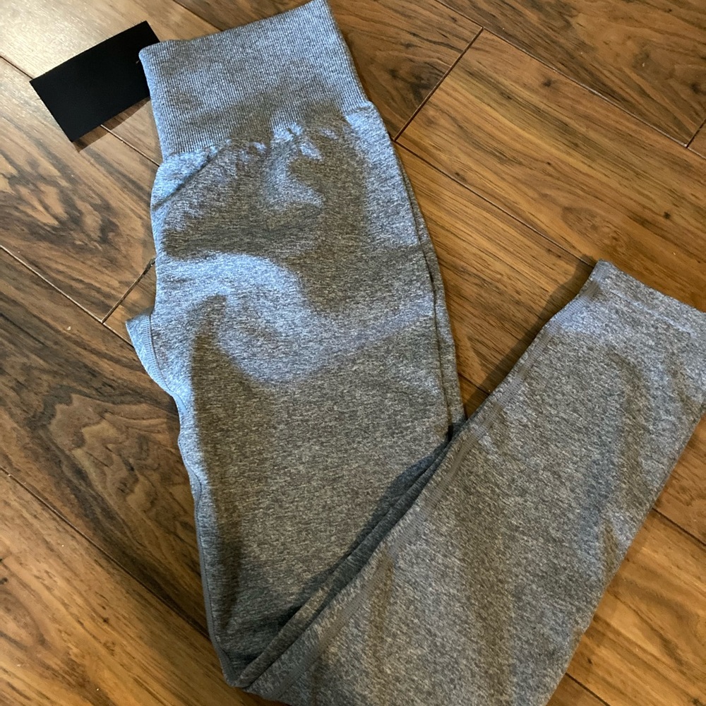 NVGTN grey scrunch leggings